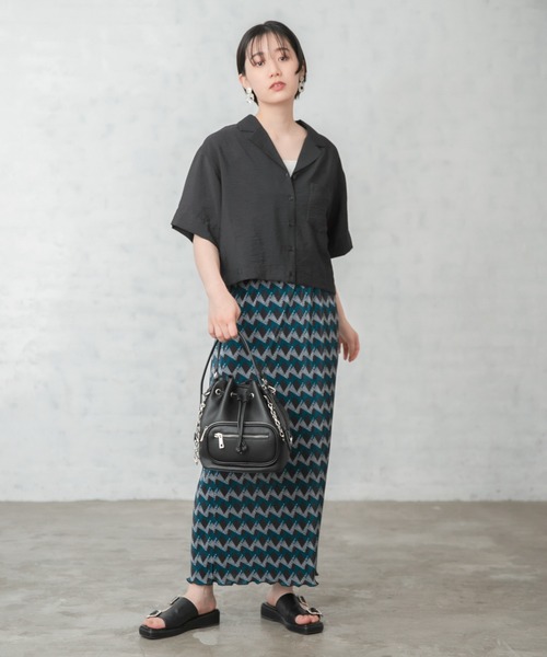 PAGEBOY（ページボーイ）の「ショートオープンカラーシャツ（シャツ/ブラウス・レディース・ブラック/パープル/オフホワイト/ブルー/イエロー系その他・FREE）」の6枚目の写真