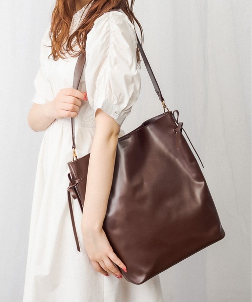 OLIVE des OLIVE（オリーブデオリーブ）の「【WEB限定】リボン付き合皮トートバッグ（トートバッグ・レディース・ダークブラウン/オフホワイト/ブラック・FREE）」の3枚目の写真