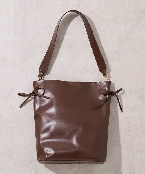 OLIVE des OLIVE（オリーブデオリーブ）の「【WEB限定】リボン付き合皮トートバッグ（トートバッグ・レディース・ダークブラウン/オフホワイト/ブラック・FREE）」の5枚目の写真