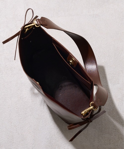 OLIVE des OLIVE（オリーブデオリーブ）の「【WEB限定】リボン付き合皮トートバッグ（トートバッグ・レディース・ダークブラウン/オフホワイト/ブラック・FREE）」の7枚目の写真