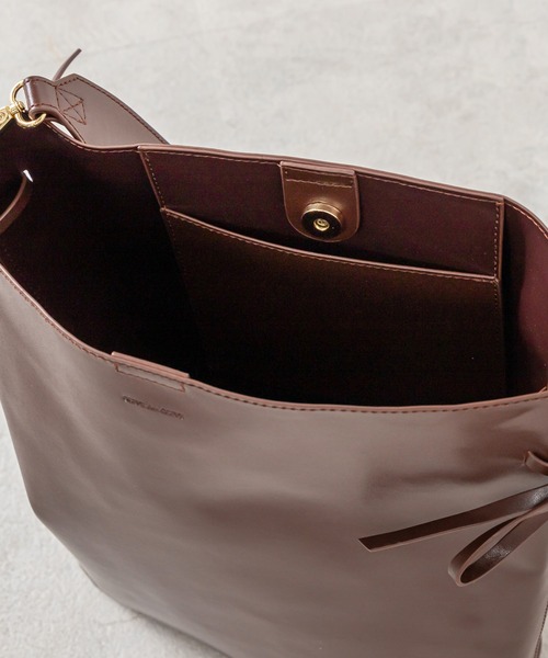 OLIVE des OLIVE（オリーブデオリーブ）の「【WEB限定】リボン付き合皮トートバッグ（トートバッグ・レディース・ダークブラウン/オフホワイト/ブラック・FREE）」の12枚目の写真