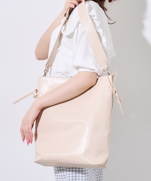 OLIVE des OLIVE（オリーブデオリーブ）の「【WEB限定】リボン付き合皮トートバッグ（トートバッグ・レディース・ダークブラウン/オフホワイト/ブラック・FREE）」の16枚目の写真