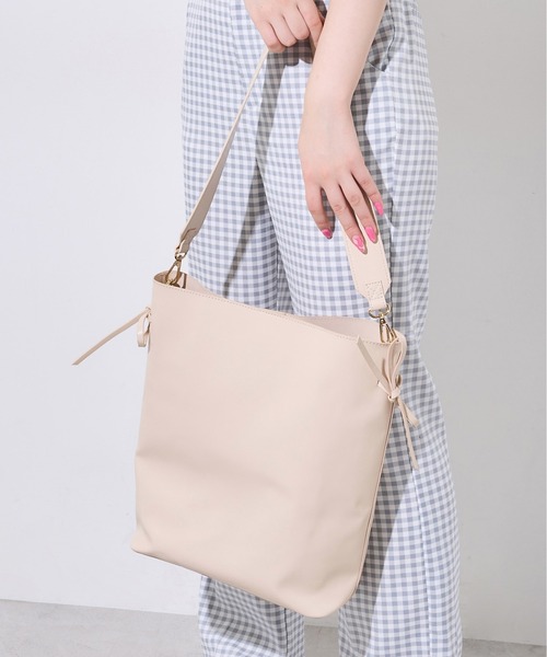 OLIVE des OLIVE（オリーブデオリーブ）の「【WEB限定】リボン付き合皮トートバッグ（トートバッグ・レディース・ダークブラウン/オフホワイト/ブラック・FREE）」の17枚目の写真