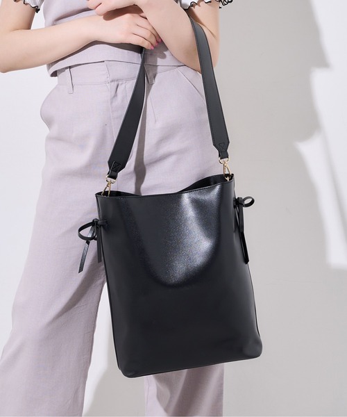 OLIVE des OLIVE（オリーブデオリーブ）の「【WEB限定】リボン付き合皮トートバッグ（トートバッグ・レディース・ダークブラウン/オフホワイト/ブラック・FREE）」の18枚目の写真