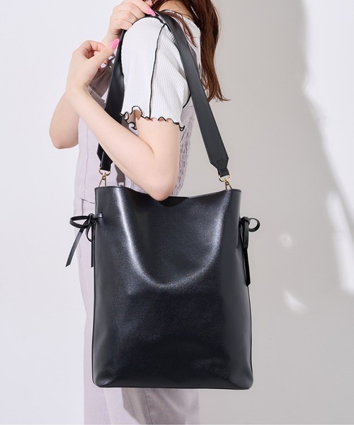 OLIVE des OLIVE（オリーブデオリーブ）の「【WEB限定】リボン付き合皮トートバッグ（トートバッグ・レディース・ダークブラウン/オフホワイト/ブラック・FREE）」の19枚目の写真