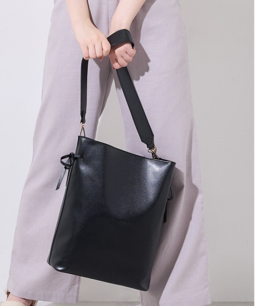 OLIVE des OLIVE（オリーブデオリーブ）の「【WEB限定】リボン付き合皮トートバッグ（トートバッグ・レディース・ダークブラウン/オフホワイト/ブラック・FREE）」の20枚目の写真