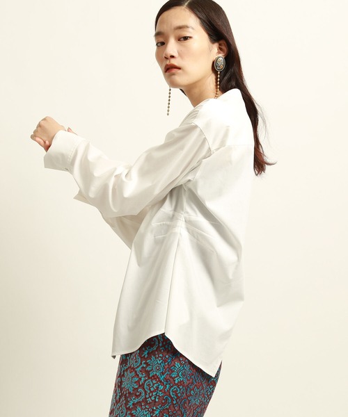 Ray BEAMS（レイビームス）の「Ray BEAMS / カーブスリーブ バンドカラー シャツ（シャツ/ブラウス・レディース・ホワイト/ライトグレー・ONE SIZE）」の5枚目の写真