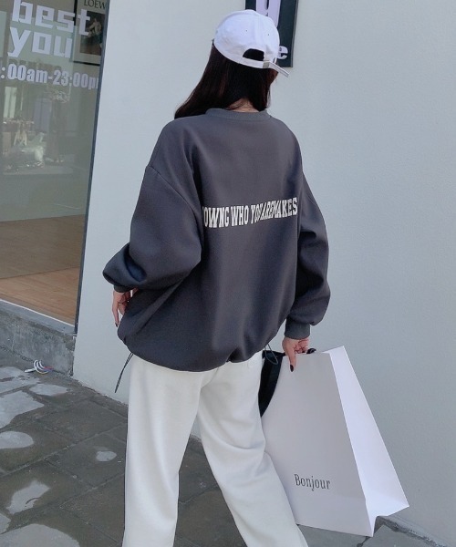 Diosfront(ディオスフロント)の「ビックシルエットプリントロゴ裏毛トレーナー(シャツ/ブラウス・レディース・チャコールグレー/ライトグレー/ブラック/ベージュ・FREE)」の4枚目の写真