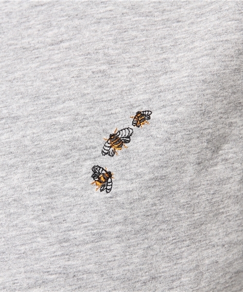 Ray BEAMS（レイビームス）の「YMC / BEE刺繍 Tシャツ（Tシャツ/カットソー・レディース・グレー・SMALL）」の4枚目の写真