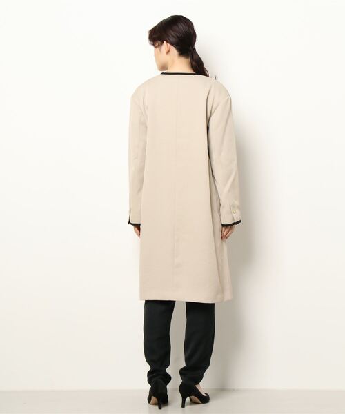 Te chichi CLASSIC(テチチクラシック)の「バイカラーノーカラーコート(ノーカラーコート・レディース・ネイビー/ベージュ・MEDIUM/SMALL)」の4枚目の写真