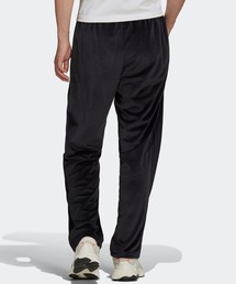 【美品】adidas　ジャージ　ベロア生地　トラックパンツ　スウェットパンツ adidas（アディダス）の「アディカラー ベロア トラックパンツ