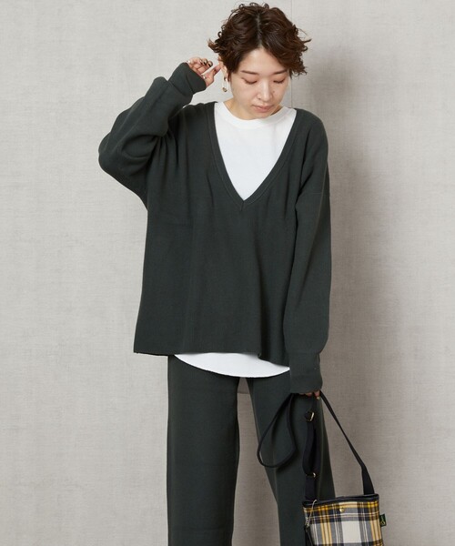 FREAK'S STORE(フリークスストア)の「▽【WEB限定】深Vネックニットセットアップ(ニット/パンツ)(ニット/セーター・レディース・ブラック/ベージュ/グレー/グリーン/ナチュラル・SMALL/MEDIUM)」の5枚目の写真