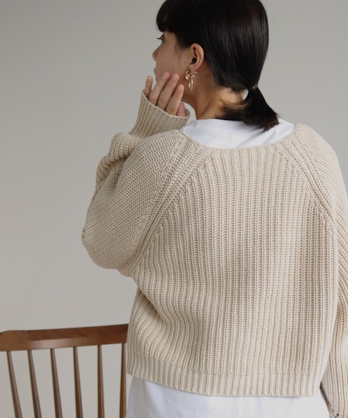 HER CLOSET(ハークローゼット)の「【shemoshelly】バルキーニットVネックショートカーディガン(カーディガン/ボレロ・レディース・ブラック/ブラウン/イエロー/ライトベージュ・M)」の16枚目の写真