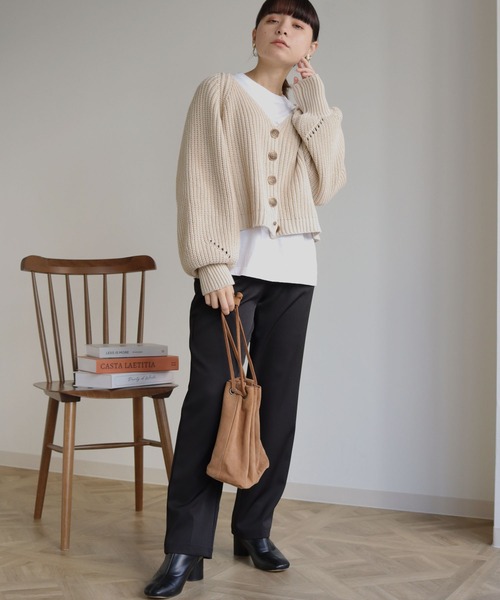 HER CLOSET(ハークローゼット)の「【shemoshelly】バルキーニットVネックショートカーディガン(カーディガン/ボレロ・レディース・ブラック/ブラウン/イエロー/ライトベージュ・M)」の18枚目の写真