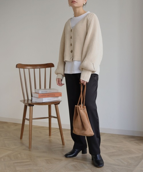 HER CLOSET(ハークローゼット)の「【shemoshelly】バルキーニットVネックショートカーディガン(カーディガン/ボレロ・レディース・ブラック/ブラウン/イエロー/ライトベージュ・M)」の19枚目の写真