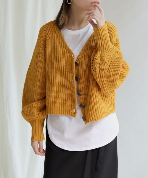 HER CLOSET(ハークローゼット)の「【shemoshelly】バルキーニットVネックショートカーディガン(カーディガン/ボレロ・レディース・ブラック/ブラウン/イエロー/ライトベージュ・M)」の22枚目の写真