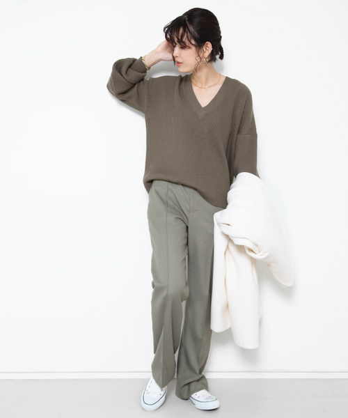 Rouge vif(ルージュヴィフ)の「Vネック両畦ニット(ニット/セーター・レディース・ホワイト/イエロー/グレー/レッド/ブラック・フリー)」の6枚目の写真