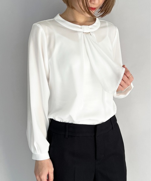 PICCIN(ピッチン)の「メタルパーツ付きボウタイブラウス(シャツ/ブラウス・レディース・オフホワイト/ライトグレー/ネイビー・M)」の9枚目の写真