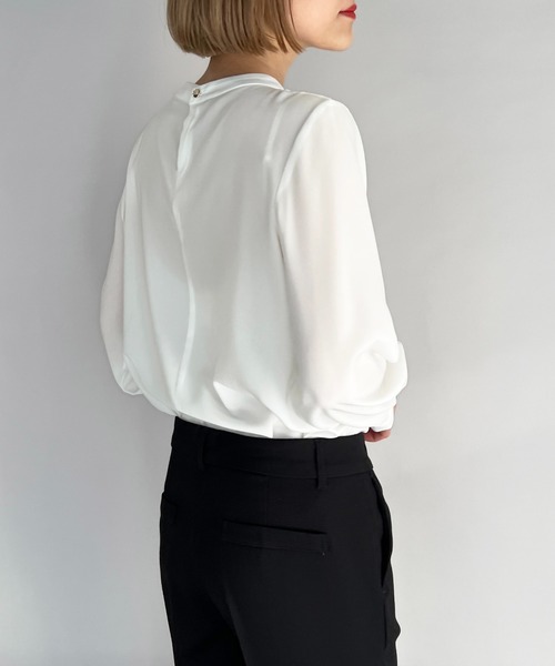 PICCIN(ピッチン)の「メタルパーツ付きボウタイブラウス(シャツ/ブラウス・レディース・オフホワイト/ライトグレー/ネイビー・M)」の5枚目の写真