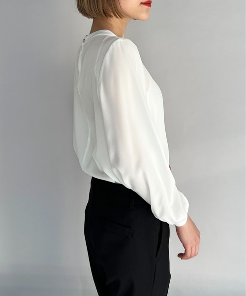 PICCIN(ピッチン)の「メタルパーツ付きボウタイブラウス(シャツ/ブラウス・レディース・オフホワイト/ライトグレー/ネイビー・M)」の6枚目の写真
