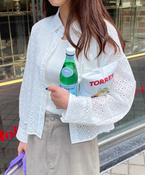 StyleSea(スタイルシー)の「パンチングレースショートシャツブラウス(シャツ/ブラウス・レディース・ブラック/オフホワイト/ライトベージュ・MEDIUM)」の1枚目の写真