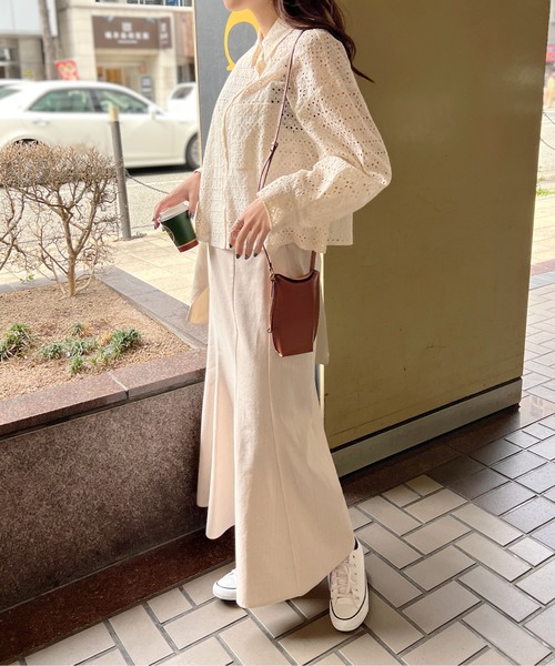 StyleSea(スタイルシー)の「パンチングレースショートシャツブラウス(シャツ/ブラウス・レディース・ブラック/オフホワイト/ライトベージュ・MEDIUM)」の9枚目の写真