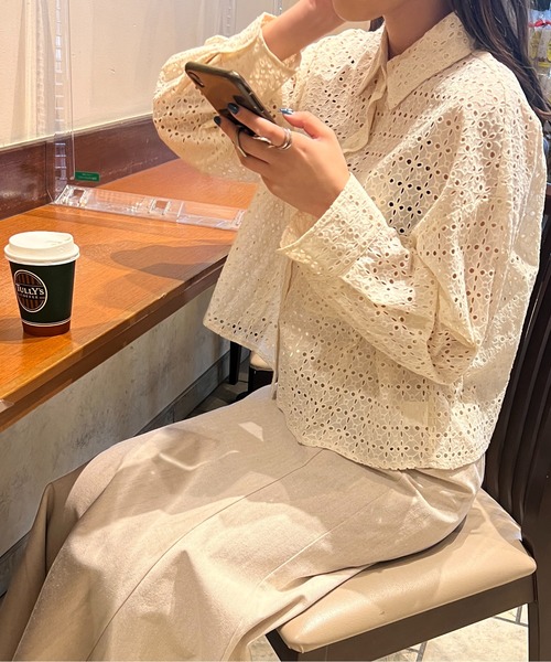 StyleSea(スタイルシー)の「パンチングレースショートシャツブラウス(シャツ/ブラウス・レディース・ブラック/オフホワイト/ライトベージュ・MEDIUM)」の13枚目の写真