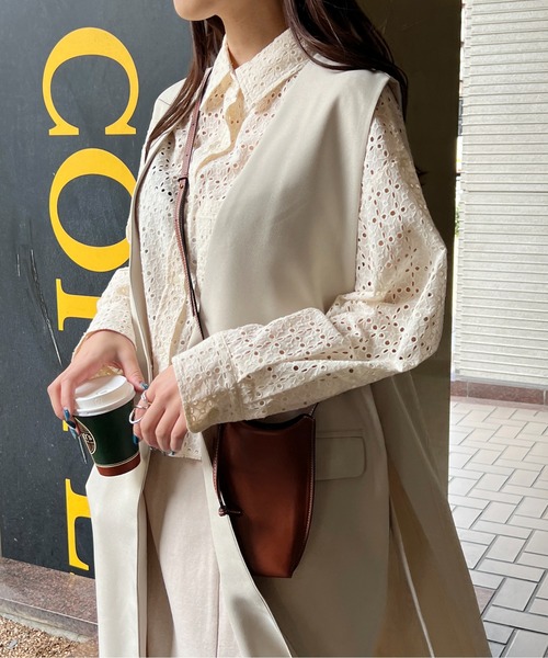 StyleSea(スタイルシー)の「パンチングレースショートシャツブラウス(シャツ/ブラウス・レディース・ブラック/オフホワイト/ライトベージュ・MEDIUM)」の12枚目の写真