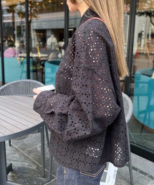 StyleSea(スタイルシー)の「パンチングレースショートシャツブラウス(シャツ/ブラウス・レディース・ブラック/オフホワイト/ライトベージュ・MEDIUM)」の22枚目の写真