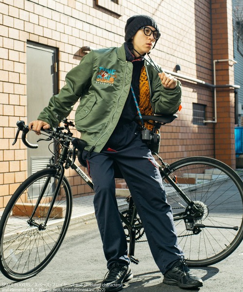ALPHA INDUSTRIES Looney Tunes L2B ジャケット Alpha Industries（アルファインダストリーズ）の「【ALPHA×LOONEY
