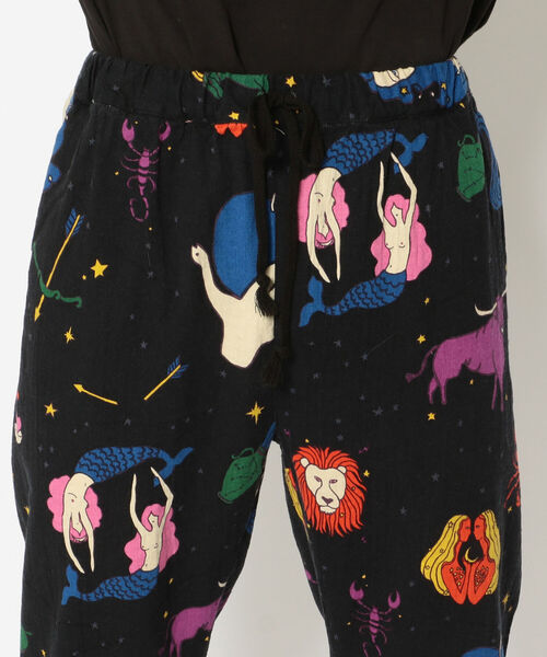 BOHEMIANS（ボヘミアンズ）の「BOHEMIANS/ボヘミアンズ　HOROSCOPE LR LOOSE PANTS ホロスコープルーズパンツ（その他パンツ・メンズ・ブラック・MEDIUM）」の4枚目の写真