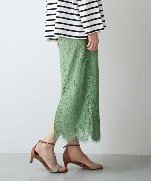 le.coeur blanc(ルクールブラン)の「コードレースストレートスカート(スカート・レディース・オフホワイト/グリーン/ネイビー・36/38)」の21枚目の写真