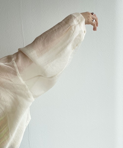 w closet（ダブルクローゼット）の「ショート丈シアーブラウス（シャツ/ブラウス・レディース・アイボリー/ピンク/ライトグリーン/サックスブルー/パープル/ブラウン/スモークピンク・FREE）」の10枚目の写真