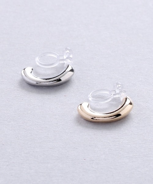 Manon's Selection(マノンズセレクション)の「ラウンドフックシングルラインハーフフープイヤリング(イヤリング・レディース・シルバー/ゴールド・ONE SIZE)」の7枚目の写真