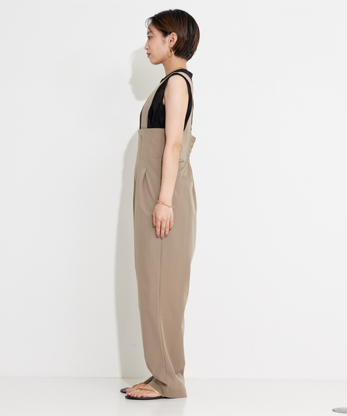 NOMINE（ノミネ）の「タックテーパードサロペットオールインワン（サロペット/オーバーオール・レディース・グレイッシュベージュ/ブルー/ブラック・フリー）」の6枚目の写真