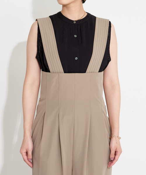 NOMINE（ノミネ）の「タックテーパードサロペットオールインワン（サロペット/オーバーオール・レディース・グレイッシュベージュ/ブルー/ブラック・フリー）」の9枚目の写真