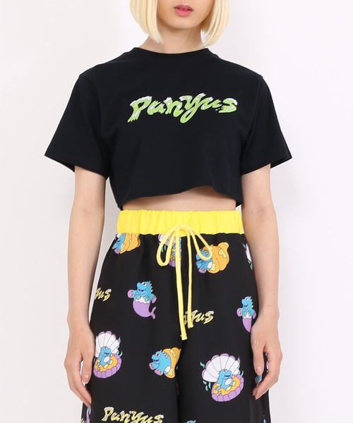 PUNYUS（プニュズ）の「クロップドロゴＴシャツ（Tシャツ/カットソー・レディース・パープル/ブラック/ホワイト・3/1/2/4）」の2枚目の写真