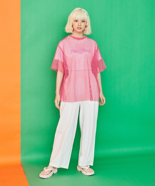 PUNYUS（プニュズ）の「クロップドロゴＴシャツ（Tシャツ/カットソー・レディース・パープル/ブラック/ホワイト・3/1/2/4）」の4枚目の写真