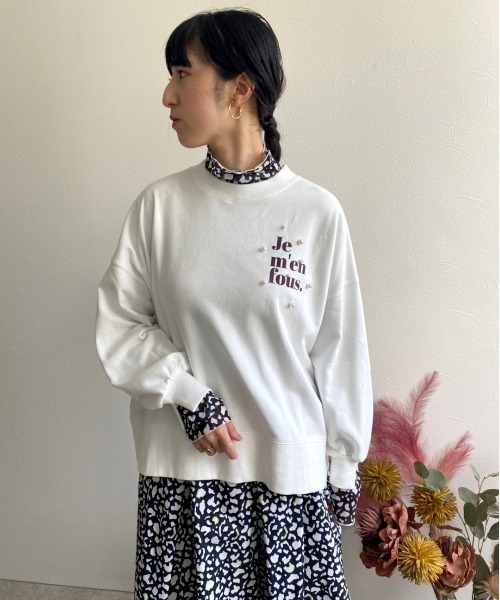 LHELBIE(レルビエ)の「フロッキーロゴ+パールデザイン裏毛トップス(スウェット・レディース・ホワイト/チャコールグレー/ネイビー・M)」の12枚目の写真