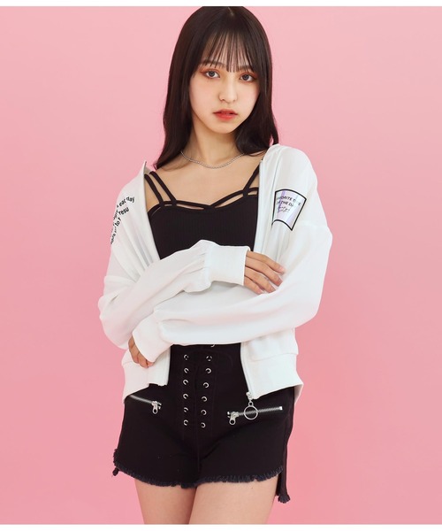 ANAP GiRL(アナップガール)の「デザインパッド付ショートキャミソール(キャミソール・キッズ・ホワイト/ブラック・S/M/XS)」の4枚目の写真