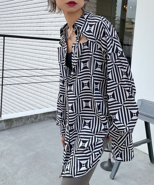 PAGEBOY（ページボーイ）の「ジオメトパターンルーズシャツ（シャツ/ブラウス・レディース・ホワイト系その他/ブラウン系その他・FREE）」の5枚目の写真