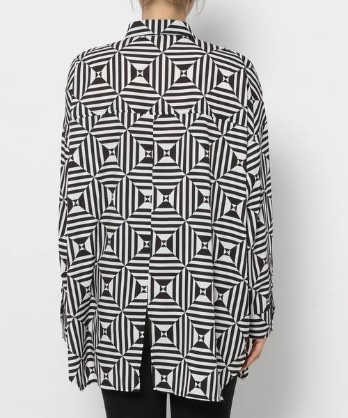 PAGEBOY（ページボーイ）の「ジオメトパターンルーズシャツ（シャツ/ブラウス・レディース・ホワイト系その他/ブラウン系その他・FREE）」の6枚目の写真