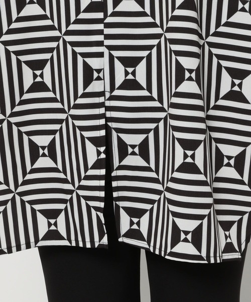 PAGEBOY（ページボーイ）の「ジオメトパターンルーズシャツ（シャツ/ブラウス・レディース・ホワイト系その他/ブラウン系その他・FREE）」の4枚目の写真