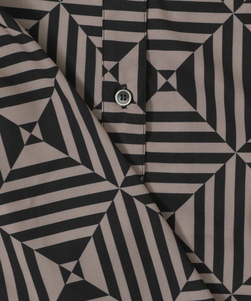 PAGEBOY（ページボーイ）の「ジオメトパターンルーズシャツ（シャツ/ブラウス・レディース・ホワイト系その他/ブラウン系その他・FREE）」の7枚目の写真