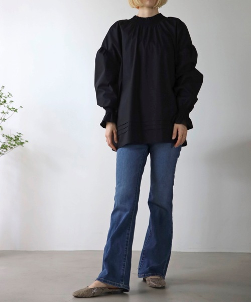 UNFIELD（アンフィールド）の「【UNFIELD】バックリボンシャーリングネックブラウス（シャツ/ブラウス・レディース・ブラック/オフホワイト・FREE）」の3枚目の写真