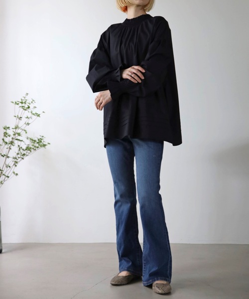 UNFIELD（アンフィールド）の「【UNFIELD】バックリボンシャーリングネックブラウス（シャツ/ブラウス・レディース・ブラック/オフホワイト・FREE）」の6枚目の写真