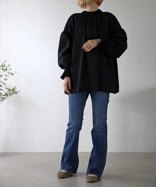 UNFIELD（アンフィールド）の「【UNFIELD】バックリボンシャーリングネックブラウス（シャツ/ブラウス・レディース・ブラック/オフホワイト・FREE）」の7枚目の写真