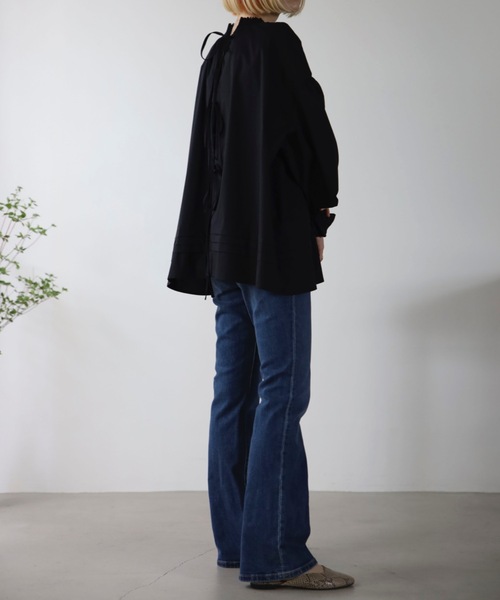 UNFIELD（アンフィールド）の「【UNFIELD】バックリボンシャーリングネックブラウス（シャツ/ブラウス・レディース・ブラック/オフホワイト・FREE）」の9枚目の写真