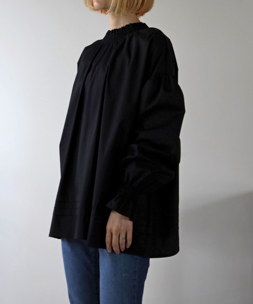 UNFIELD（アンフィールド）の「【UNFIELD】バックリボンシャーリングネックブラウス（シャツ/ブラウス・レディース・ブラック/オフホワイト・FREE）」の11枚目の写真