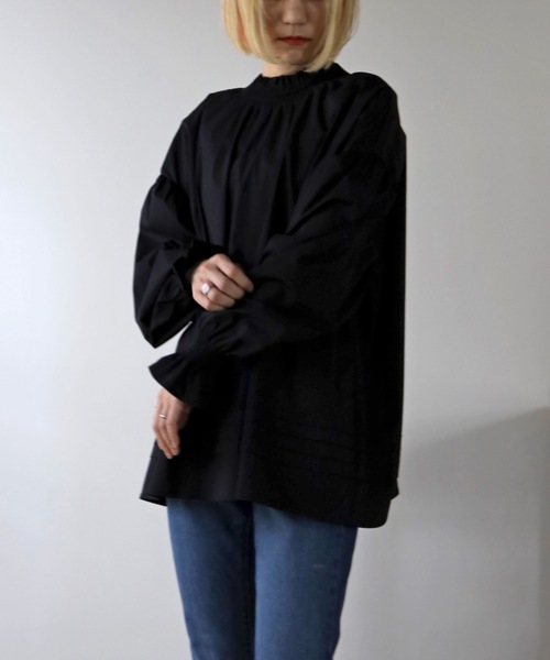 UNFIELD（アンフィールド）の「【UNFIELD】バックリボンシャーリングネックブラウス（シャツ/ブラウス・レディース・ブラック/オフホワイト・FREE）」の12枚目の写真